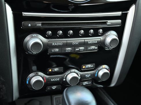 Used 2019 Nissan Pathfinder SV FWD image 24
