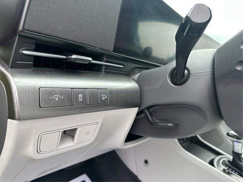 Certified 2025 Hyundai Kona SEL AWD/4WD image 18