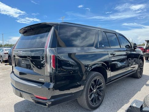 Used 2021 Cadillac Escalade ESV Sport w/ Driver Assist Tech Package RWD image 4
