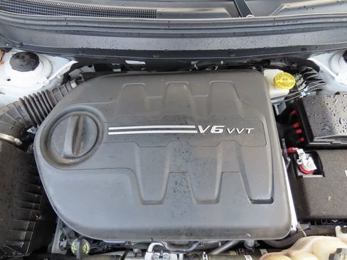 Used 2021 Jeep Cherokee Limited image 12