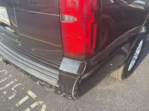 Used 2019 Chevrolet Suburban LT image 12