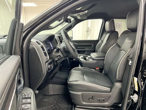 Used 2025 RAM 3500 Laramie AWD/4WD image 18