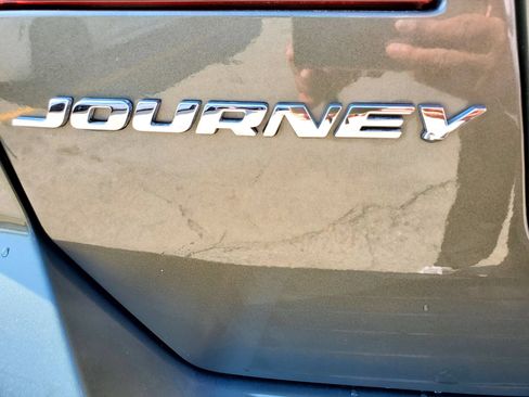 Used 2019 Dodge Journey SE w/ Premium Group FWD image 9