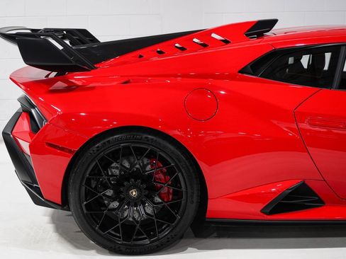 Used 2022 Lamborghini Huracan STO image 21