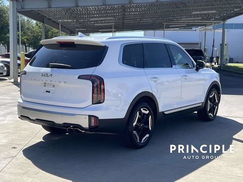 Used 2024 Kia Telluride EX w/ EX Captain's Chair Package FWD image 11