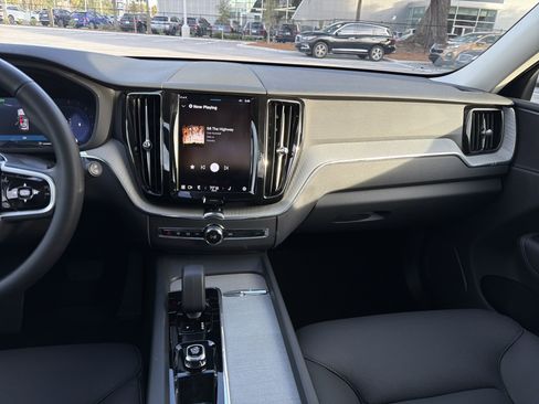 Certified 2025 Volvo XC60 B5 Plus image 23