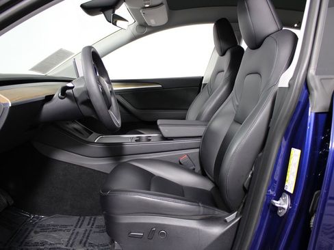 Used 2023 Tesla Model Y Long Range image 9