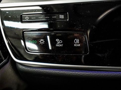 Used 2022 Audi A8 L 3.0T w/ Luxury Package image 40