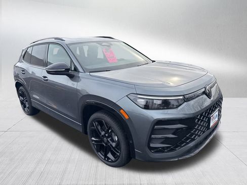 New 2025 Volkswagen Tiguan SE R-Line image 7