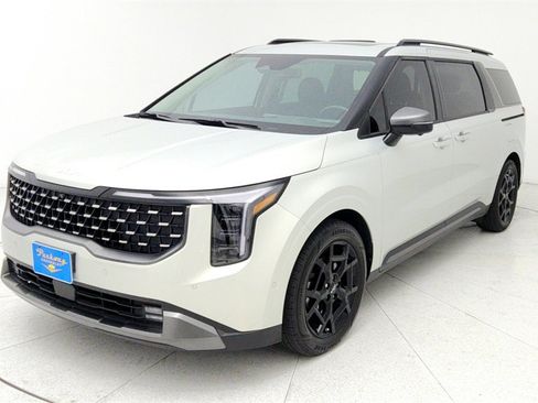 Used 2025 Kia Carnival SX Prestige image 1