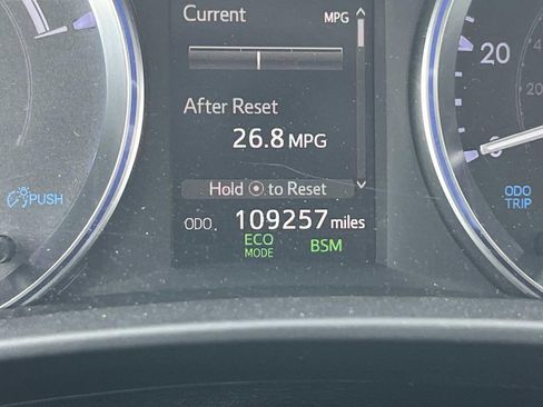 Used 2019 Toyota Highlander XLE AWD/4WD image 40