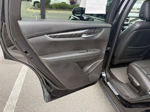 Used 2021 Cadillac XT6 Premium Luxury FWD image 9