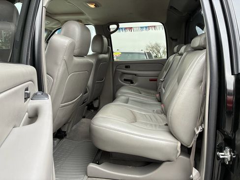 Used 2005 Chevrolet Avalanche Z71 w/ Sun And Sound Package image 4