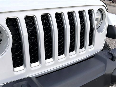 Used 2022 Jeep Gladiator Overland w/ Popular Equipment Package image 24