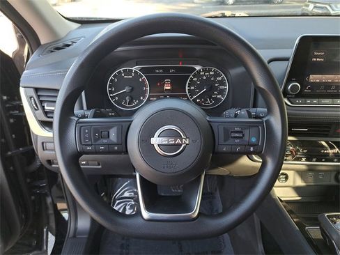 Used 2024 Nissan Rogue SV image 25