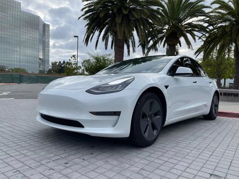 Used 2022 Tesla Model 3 Standard Range RWD image 2