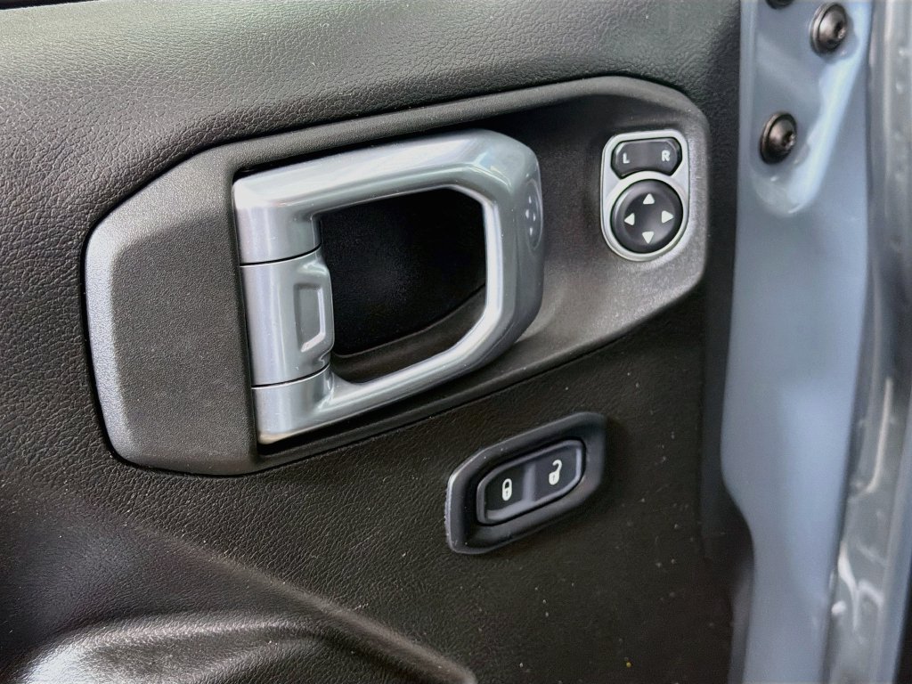Used 2024 Jeep Wrangler Unlimited w/ Convenience Group AWD/4WD image 18