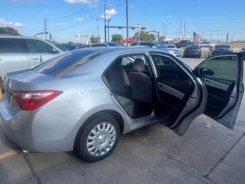 Used 2017 Toyota Corolla LE FWD image 11