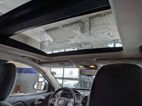 Used 2016 Jeep Cherokee 75th Anniversary image 21