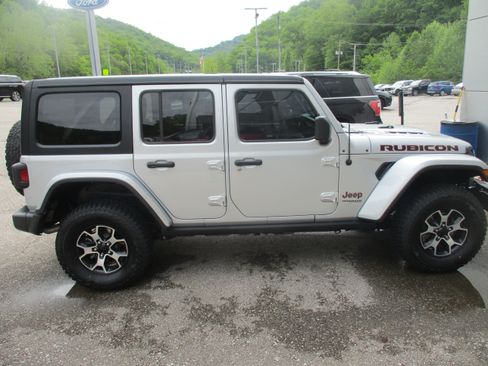 Used 2022 Jeep Wrangler Unlimited Rubicon AWD/4WD image 3