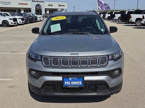 Used 2022 Jeep Compass Latitude w/ Convenience Group AWD/4WD image 8