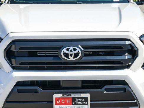 Used 2024 Toyota Tacoma SR image 5