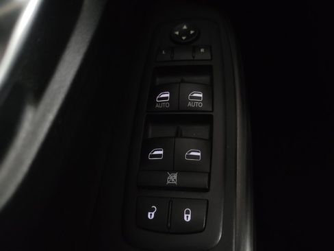 Used 2015 Jeep Cherokee Latitude w/ Comfort/Convenience Group image 27