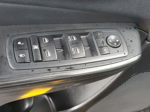 Used 2017 Jeep Cherokee Latitude w/ Cold Weather Group image 16