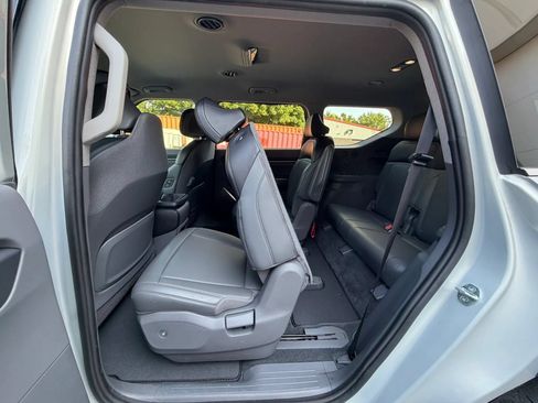 Used 2024 Kia EV9 Light Long Range RWD image 18