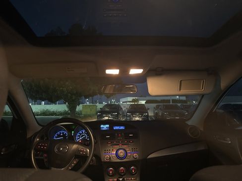 Used 2013 MAZDA MAZDA3 i Touring w/ Preferred Equipment Pkg image 27