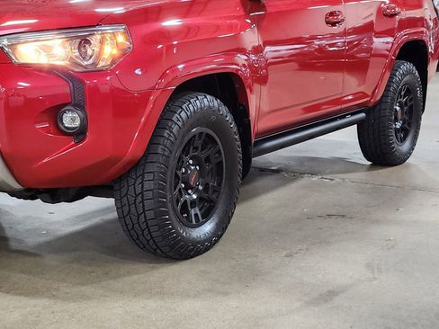 Used 2022 Toyota 4Runner TRD Off-Road Premium AWD/4WD image 17