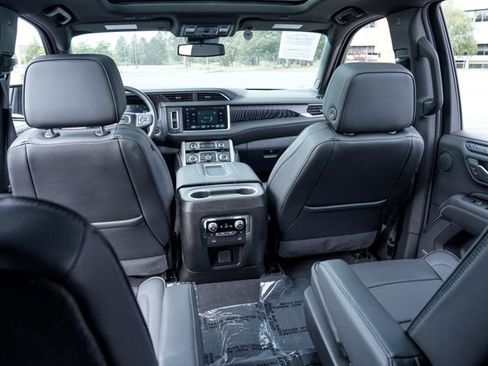 Used 2024 GMC Yukon XL Denali w/ Denali Reserve Package AWD/4WD image 26