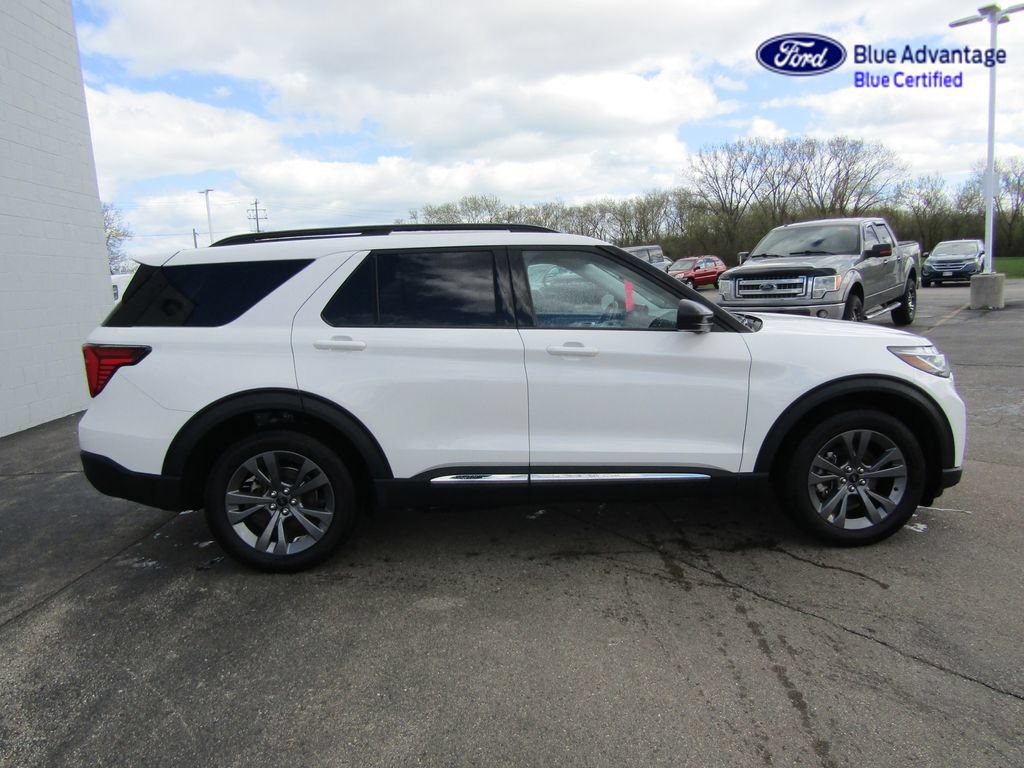 Used 2025 Ford Explorer Active AWD/4WD image 8
