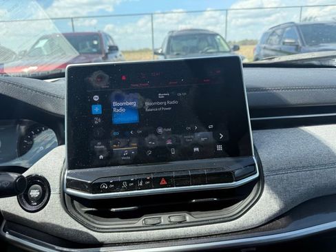 Used 2023 Jeep Compass Latitude w/ Convenience Group image 13