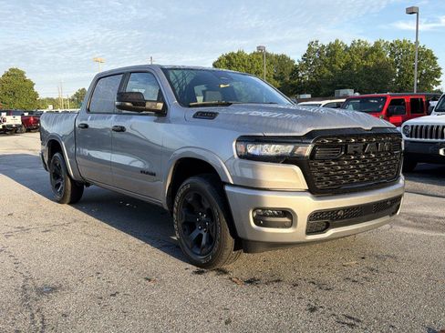 Used 2025 RAM 1500 Big Horn AWD/4WD image 3