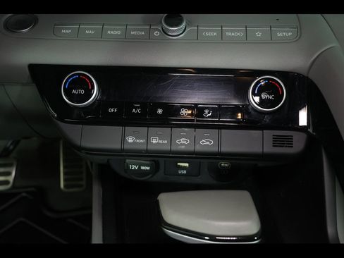 Used 2025 Hyundai Elantra SEL FWD image 25