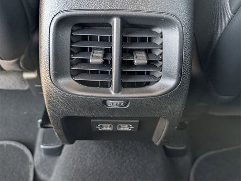 Used 2021 Jeep Cherokee Latitude Plus image 26