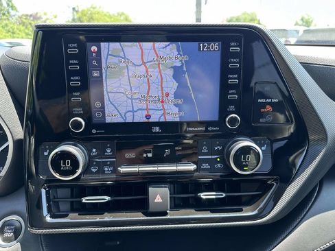 Used 2021 Toyota Highlander XSE AWD/4WD image 25