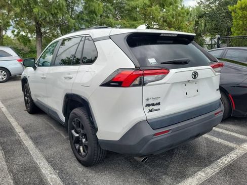 Used 2022 Toyota RAV4 XLE w/ Convenience Package FWD image 4
