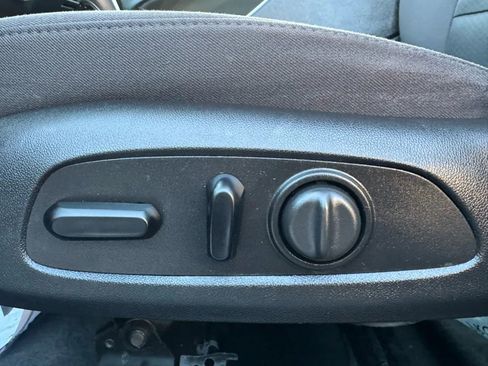 Used 2017 Chevrolet Malibu Hybrid image 21