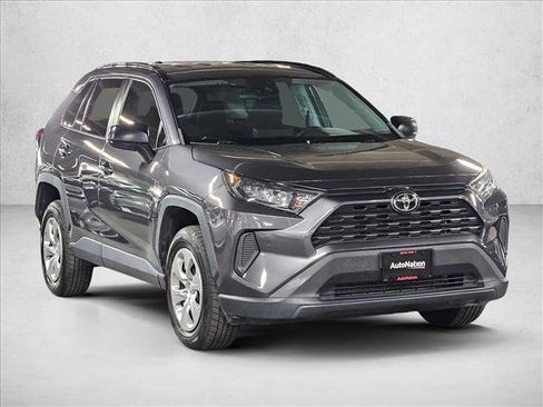 Used 2020 Toyota RAV4 LE image 3