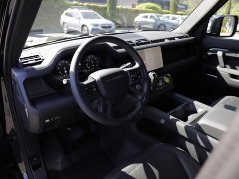 Certified 2025 Land Rover Defender 110 S AWD/4WD image 18