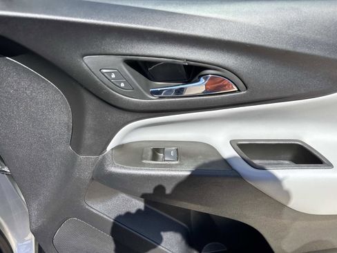 Used 2022 Chevrolet Equinox LS w/ LS Convenience Package image 15