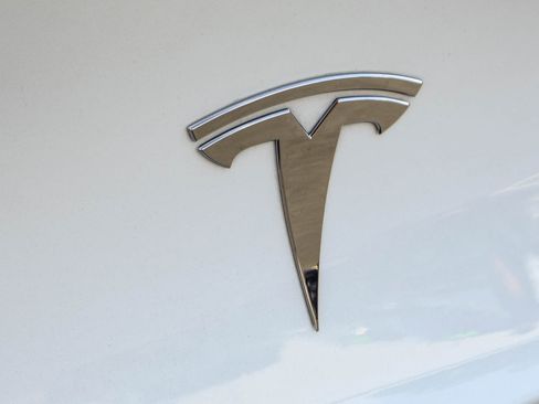 Used 2023 Tesla Model Y Long Range AWD/4WD image 26