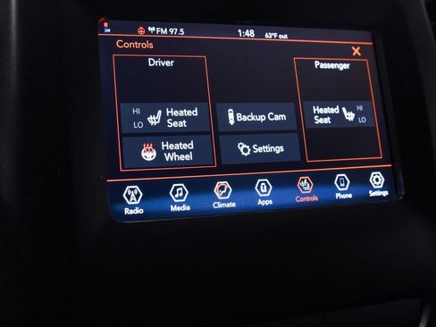 Used 2019 Jeep Cherokee Latitude Plus w/ Cold Weather Group FWD image 21