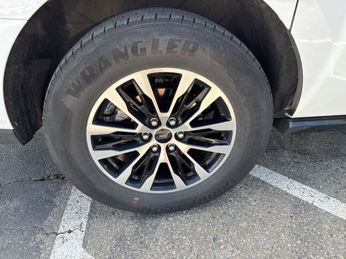 Used 2025 Ford Expedition Max Platinum image 19