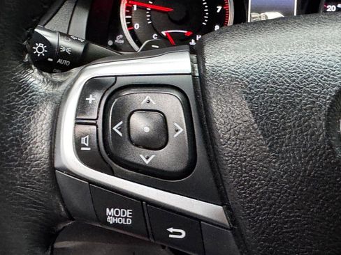 Used 2016 Toyota Camry XSE FWD image 30