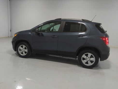 Used 2022 Chevrolet Trax LT w/ Driver Confidence Package AWD/4WD image 3