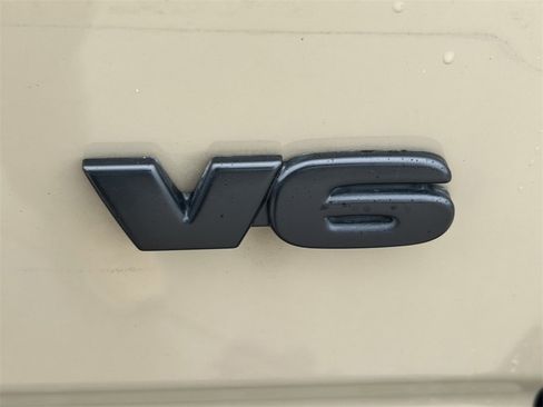 Used 2020 Toyota Tacoma TRD Off-Road image 12