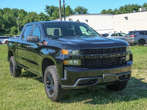 Used 2021 Chevrolet Silverado 1500 Custom Trail Boss w/ Midnight Edition AWD/4WD image 6